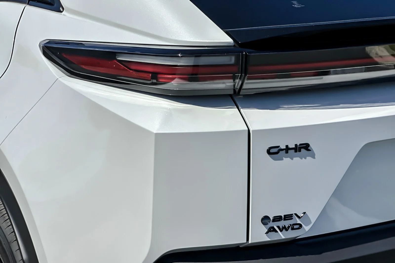 New 2026 Wind Chill Pearl <sup>1</sup> Toyota  SE image 26
