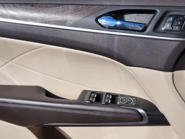 Used 2019 Black Lincoln Reserve image 11