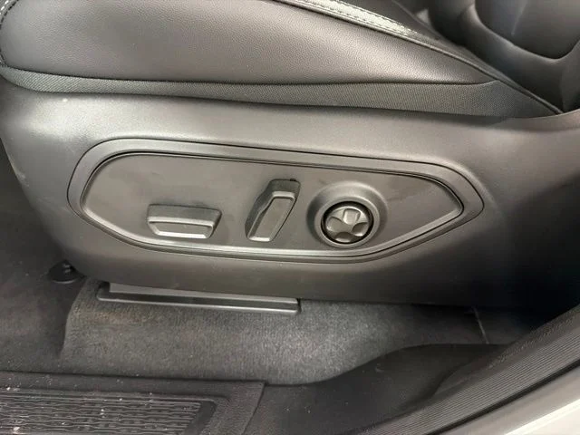 New 2026 White/off-white Jeep Limited image 17