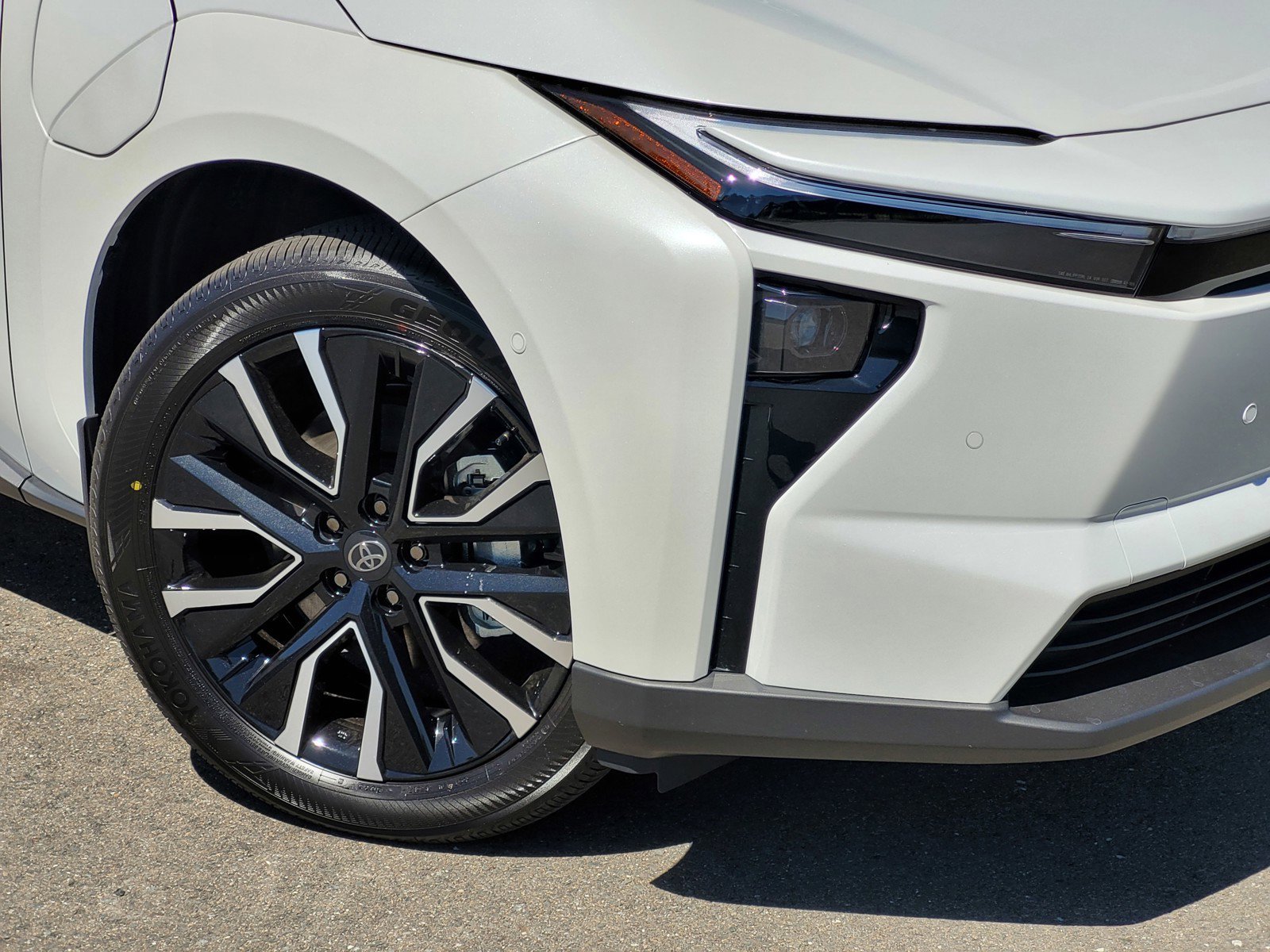 New 2026 Wind Chill Pearl Toyota Limited image 5