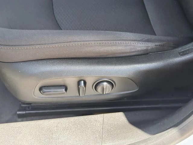 Used 2018 White Chevrolet LT image 23