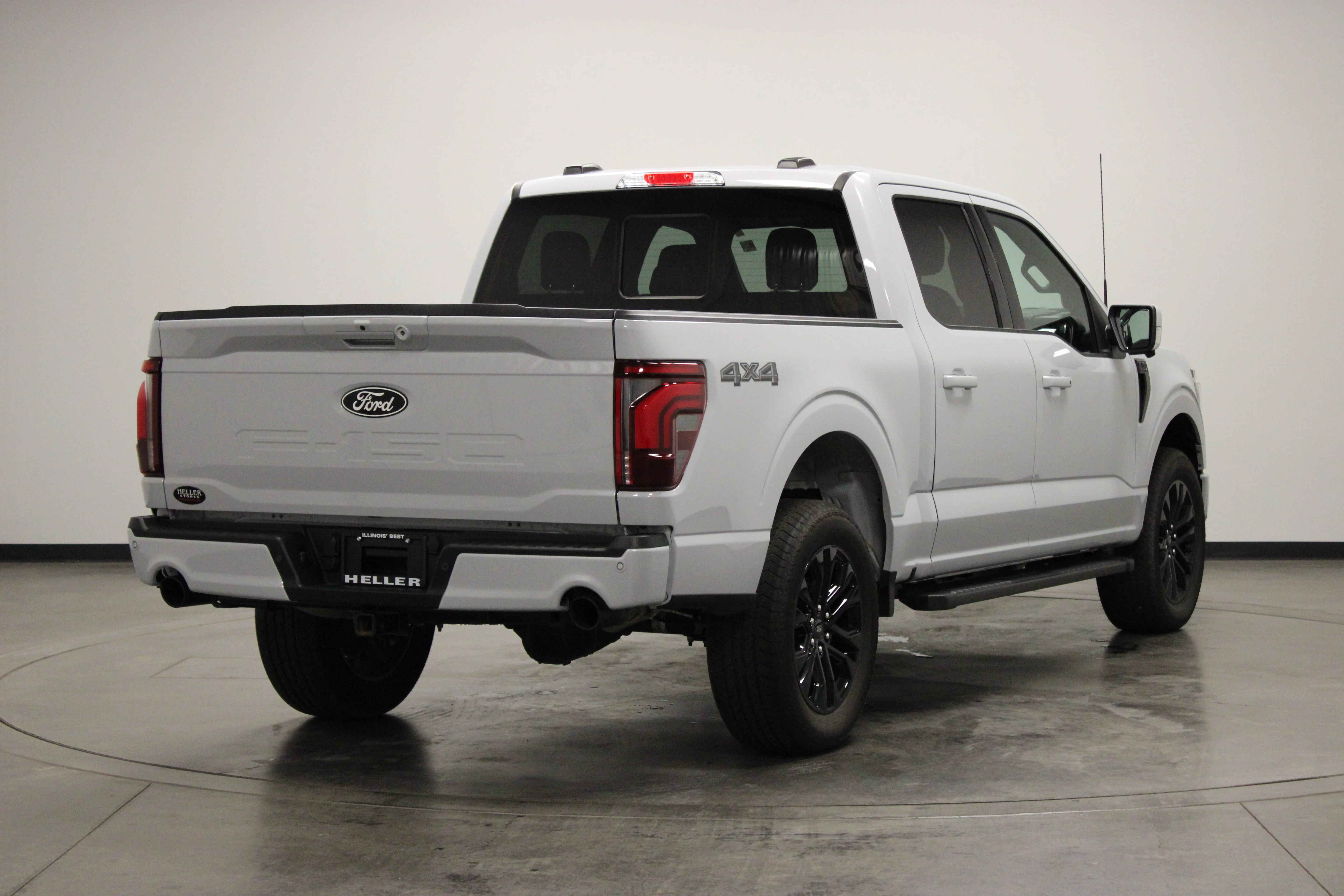 Used 2025 Space White Metallic Ford LARIAT image 9