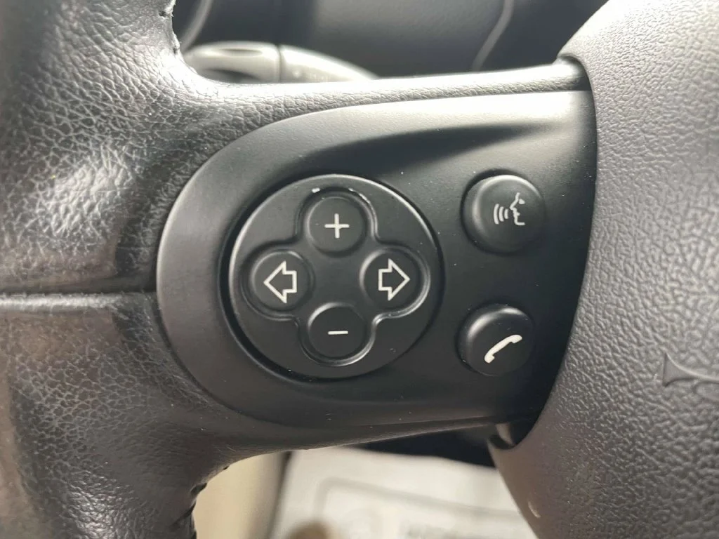 Used 2013 Blue MINI Base image 24