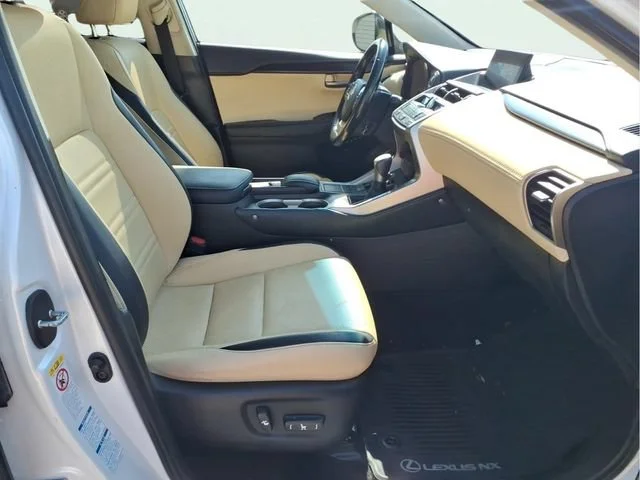 Used 2016 White Lexus  image 19