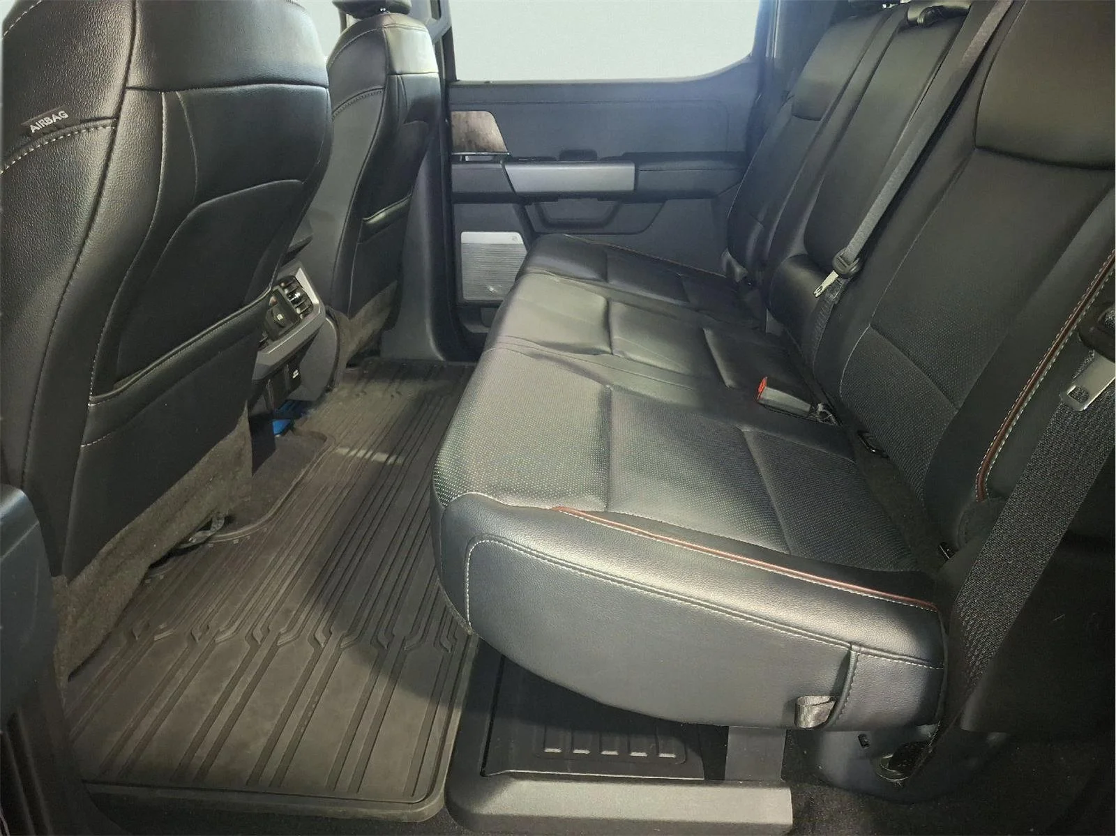 Used 2024 Agate Black Ford LARIAT image 31