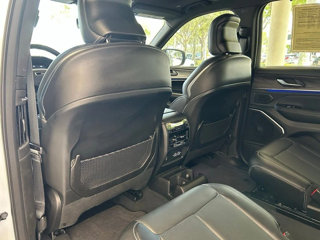 Used 2025 White Jeep Overland image 40