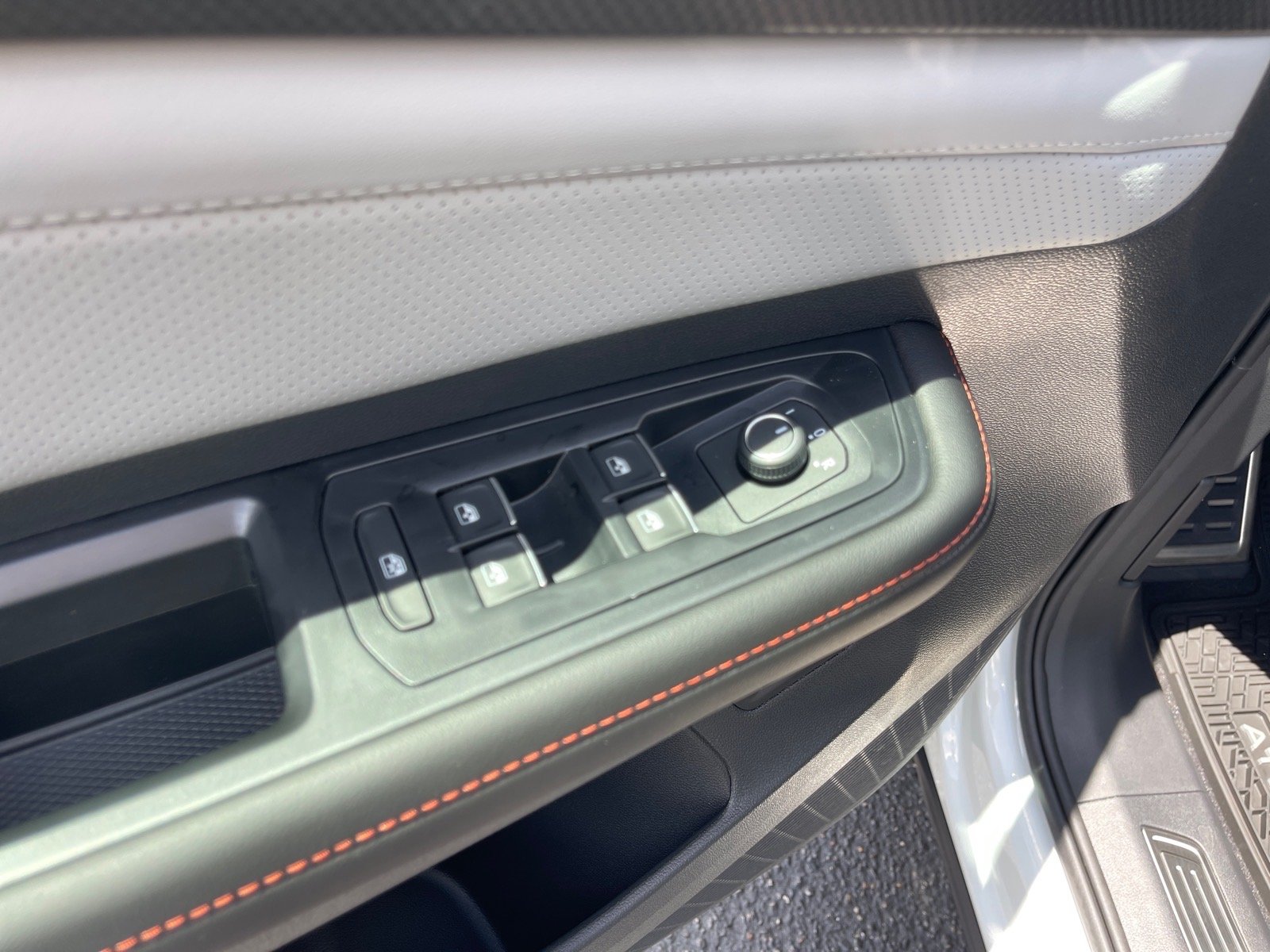 New 2026 Opal White Pearl Volkswagen Peak Edition 4Motion image 8
