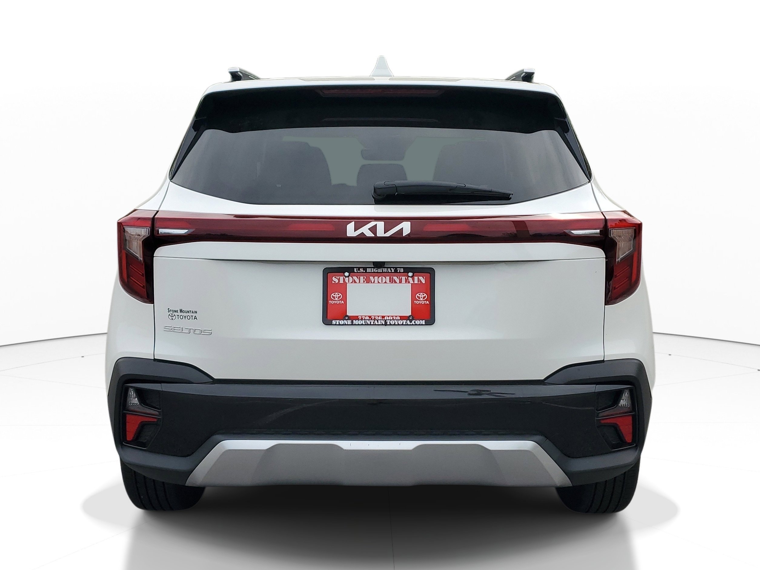 Used 2025 White Kia S image 4