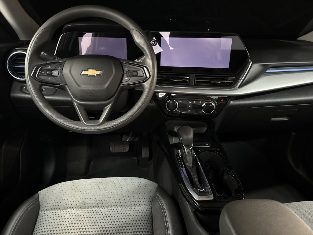 Used 2025 Sterling Gray Metallic Chevrolet LT image 19