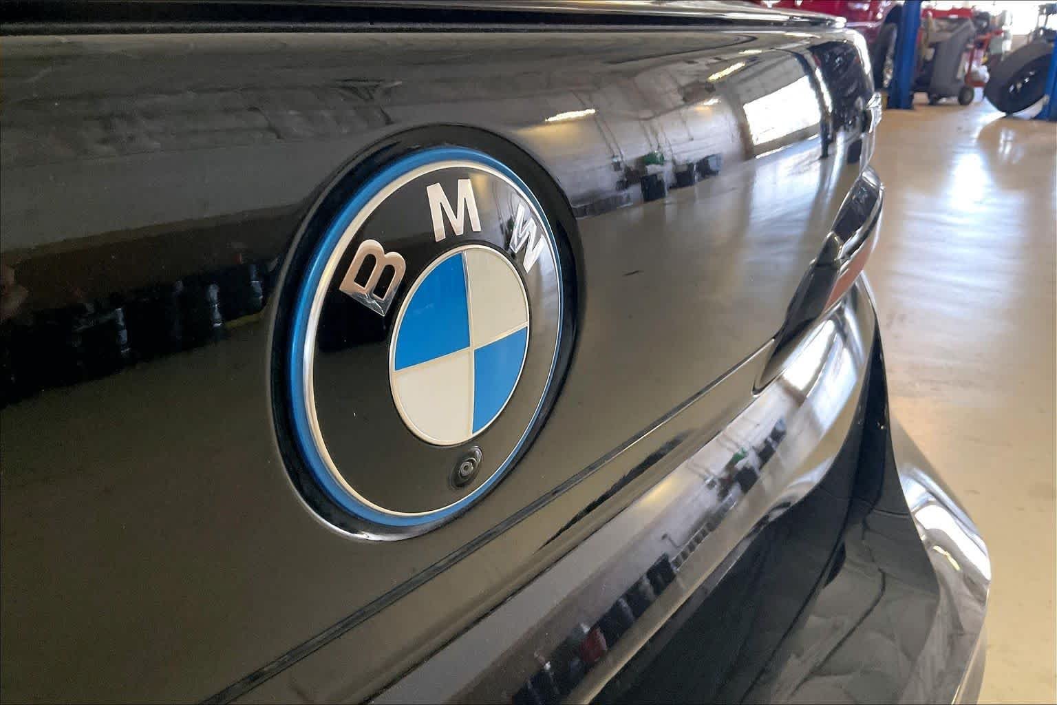 Certified Used 2024 Black Sapphire Metallic BMW xDrive60 image 30