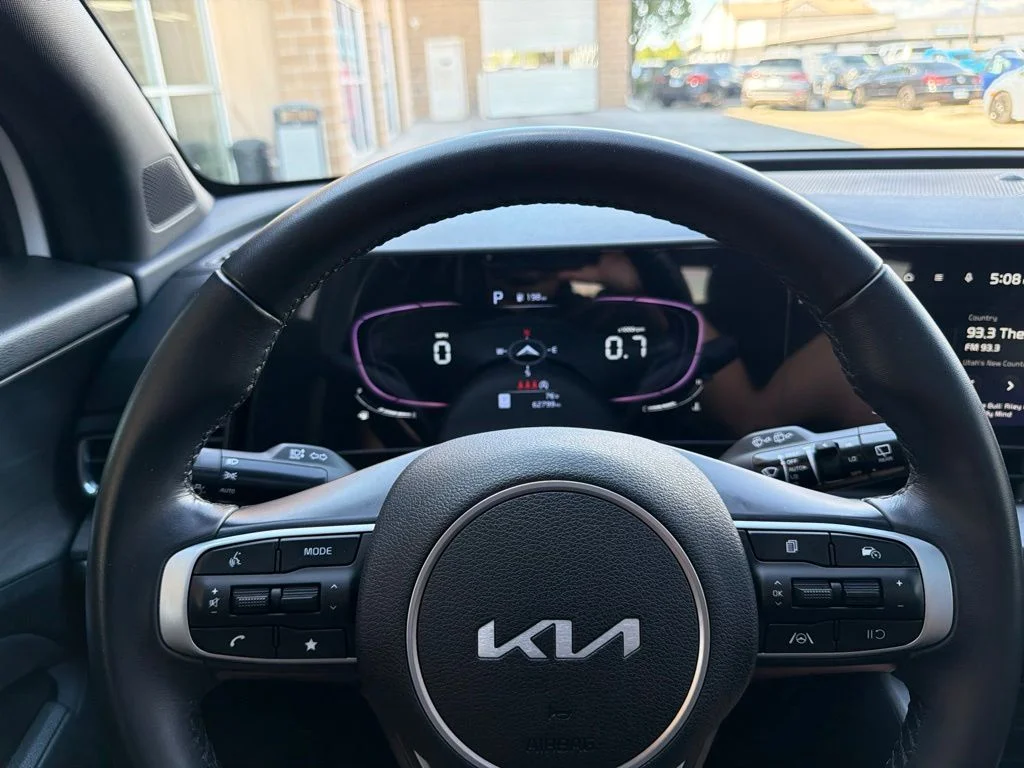 Used 2023 White Kia X-Line image 13