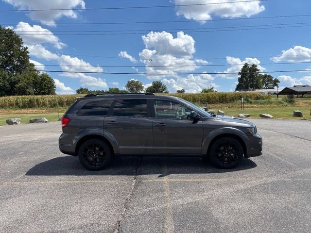 Used 2019 Gray Dodge SE image 6