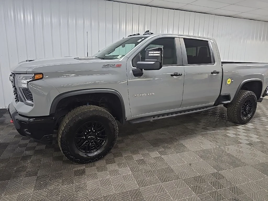 Used 2025 Gray Chevrolet ZR2 image 6