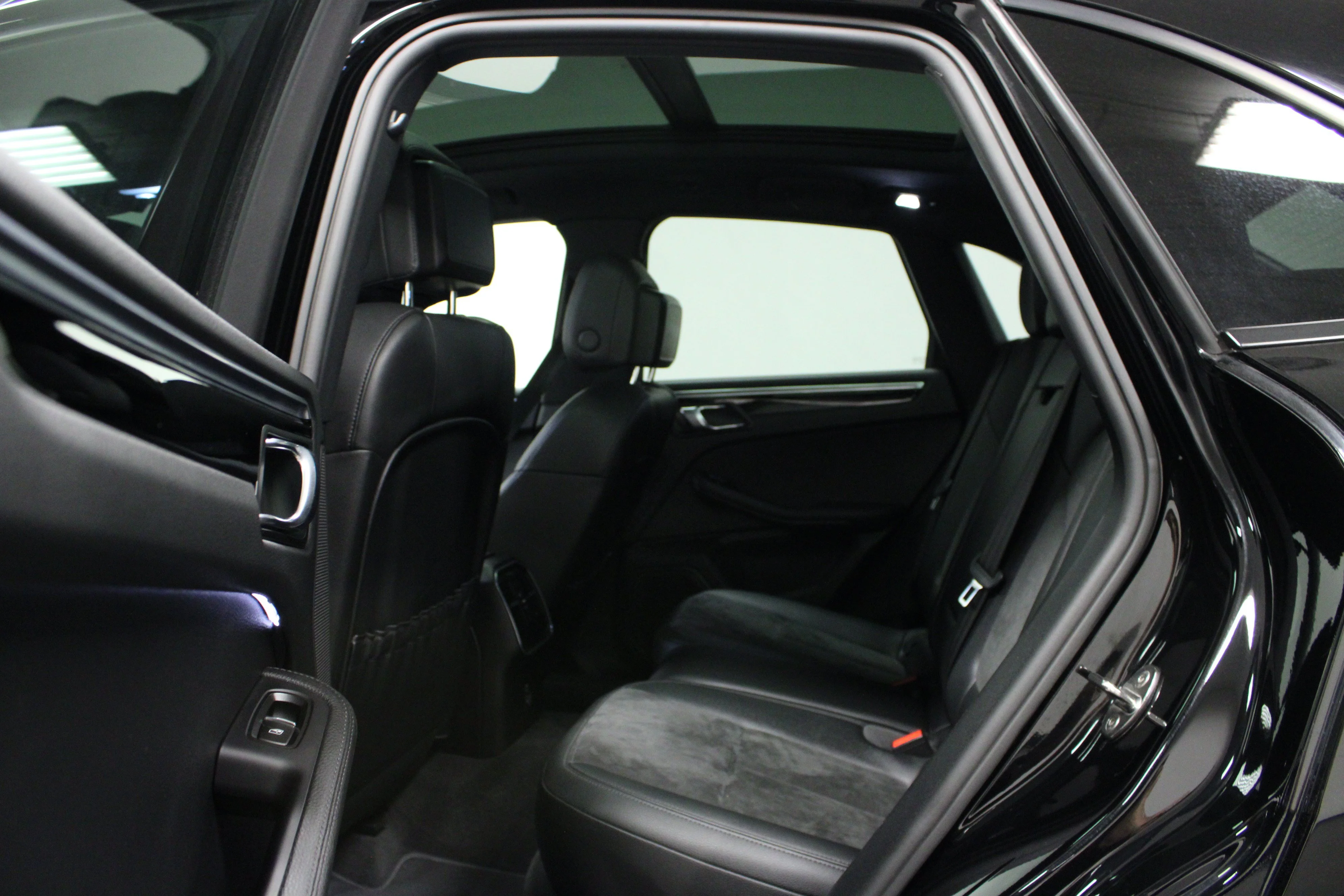 Used 2021 Jet Black Metallic Porsche Base image 13