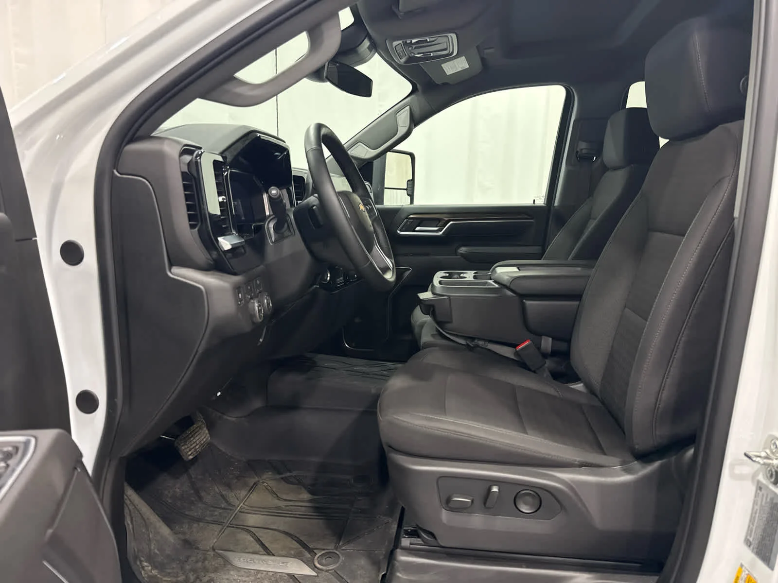 Used 2026 Summit White Chevrolet LT image 11