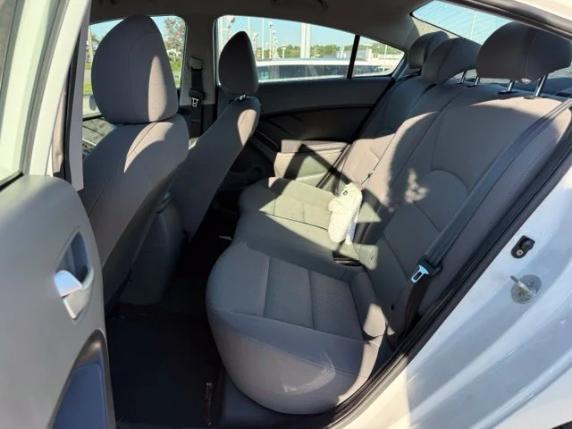 Used 2017 White Kia LX image 9