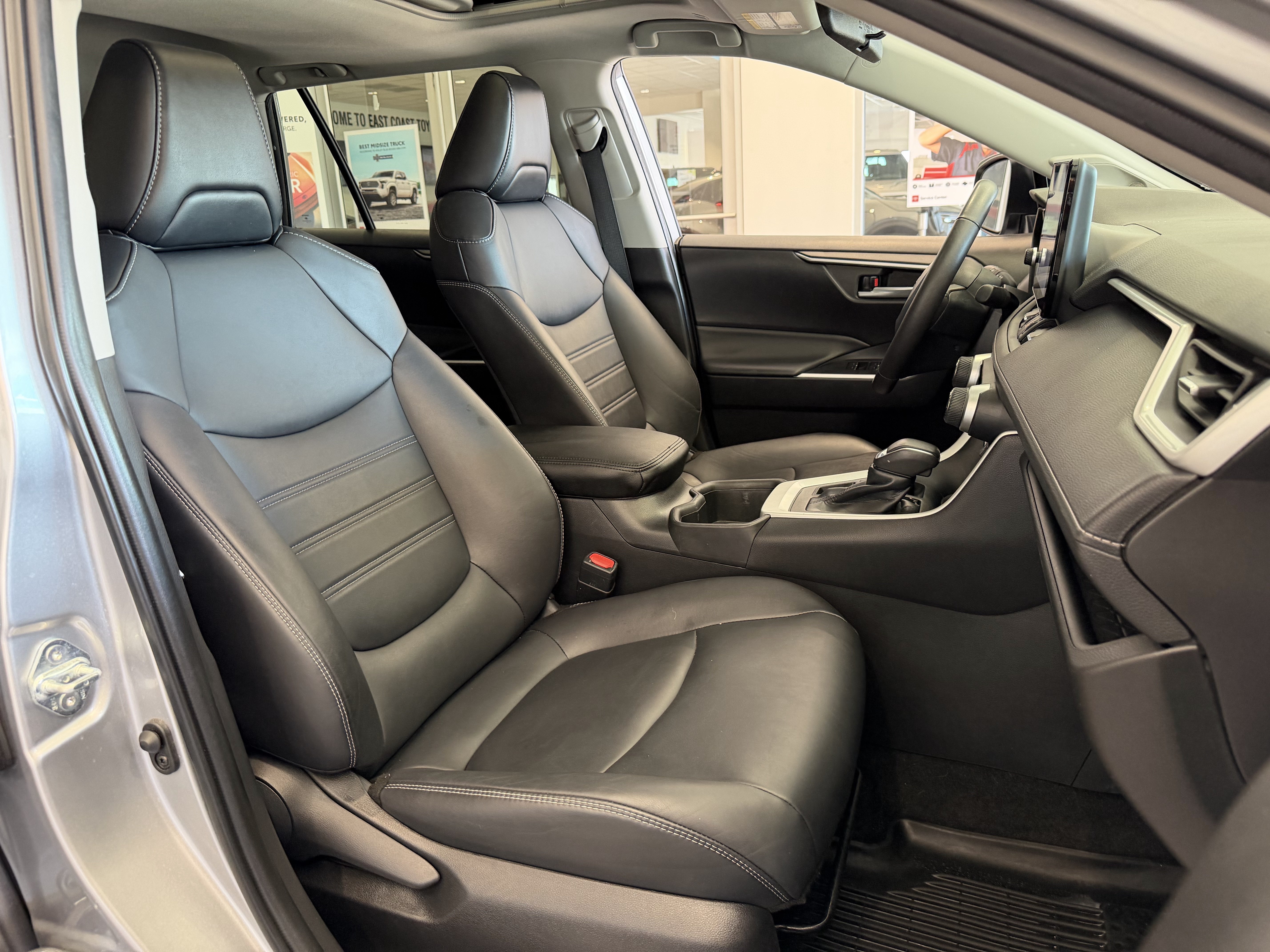 Used 2023 Silver Toyota XLE Premium image 40