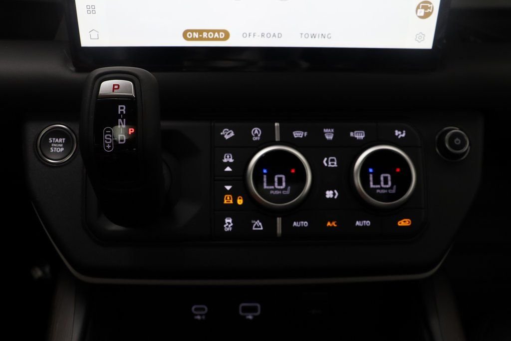 Used 2024 Beige Land Rover SE image 13