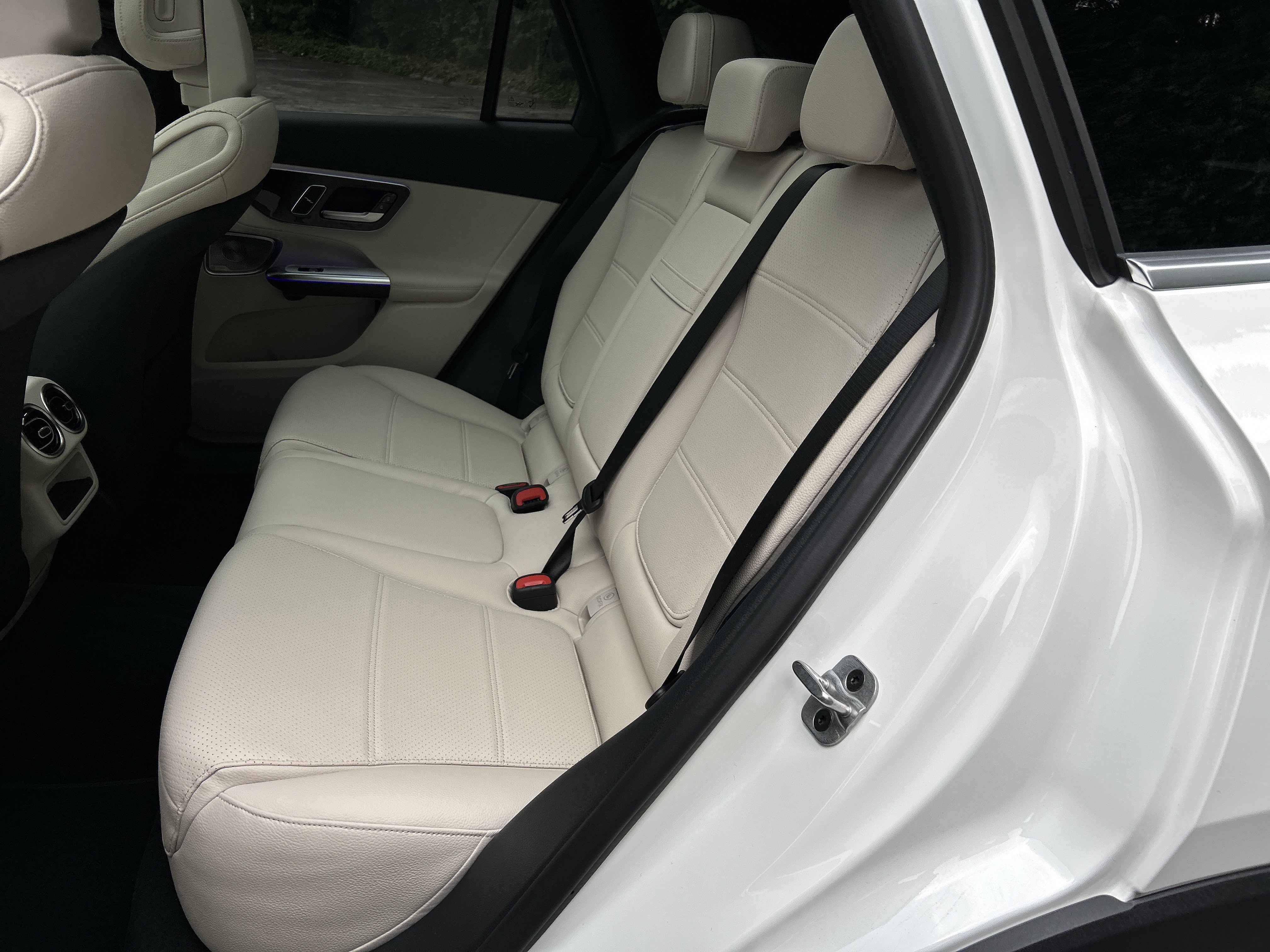 New 2026 Polar White Mercedes-Benz GLC 350e 4MATIC® SUV image 37