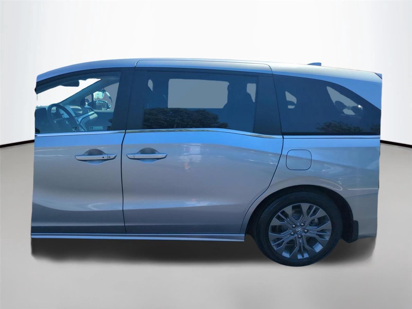 Used 2025 Solar Silver Metallic Honda Touring image 33