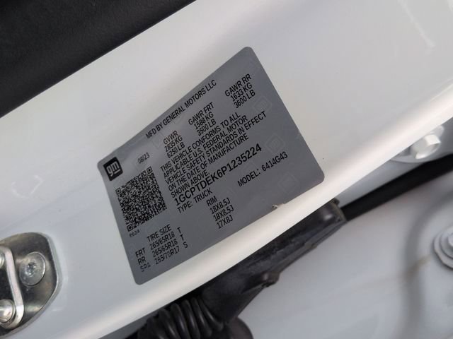 Used 2023 Summit White Chevrolet Z71 image 37