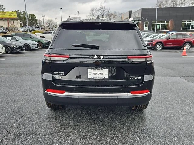 New 2026 Diamond Black Crystal Pearl-Coat Exterior Paint Jeep Limited image 7