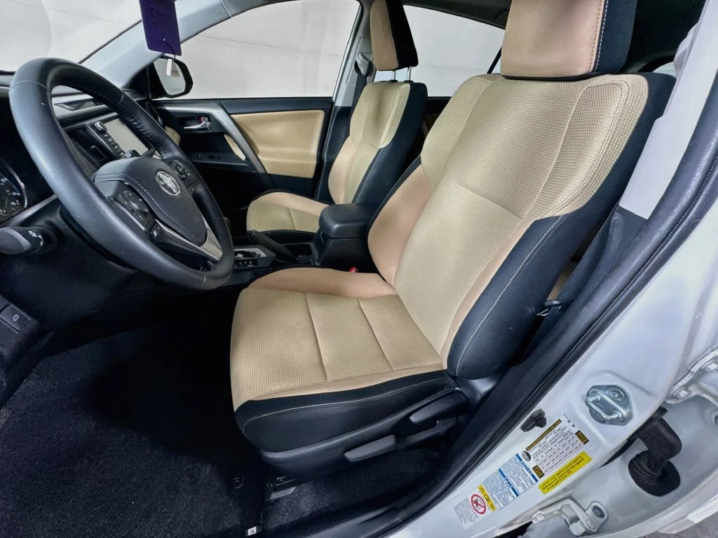 Used 2018 White Toyota XLE image 24