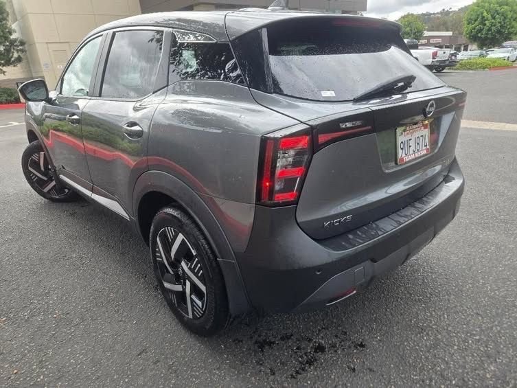 Used 2025 Gray Nissan SV image 4