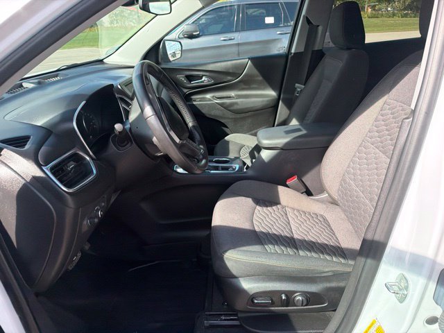 Used 2021 IRIDESCENT PEARL TRICOAT Chevrolet LT image 3
