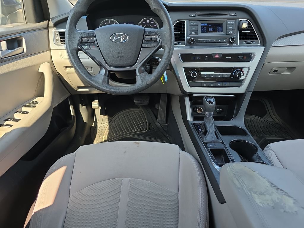 Used 2015 Blue Hyundai SE image 17