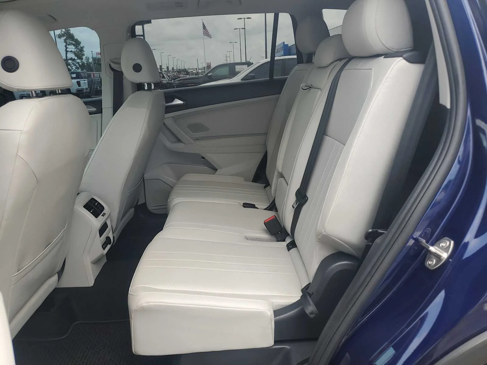 Used 2024 Blue Volkswagen SE image 21