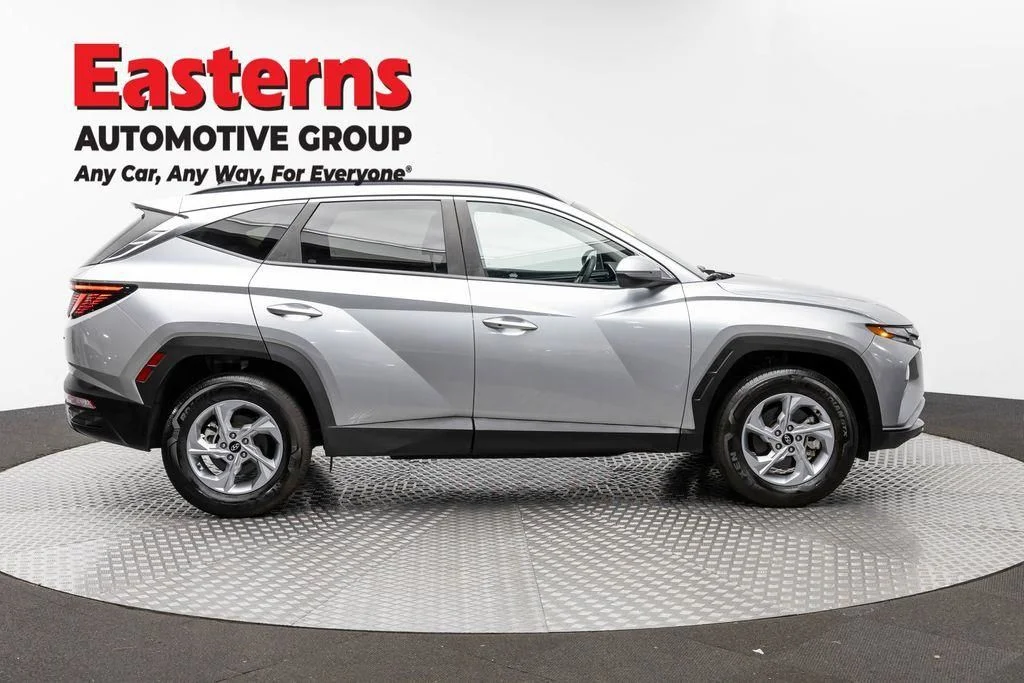 Used 2022 Silver Hyundai SEL image 4