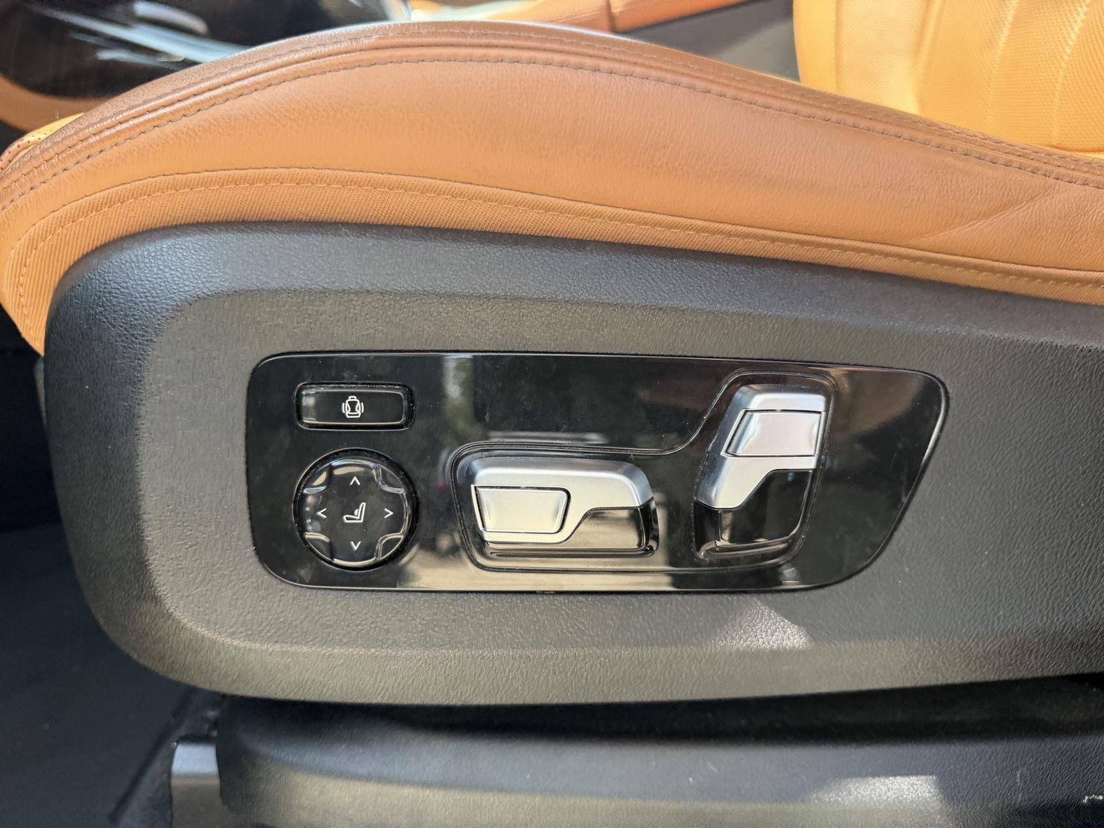 Used 2021 Black Sapphire Metallic BMW M50i image 8