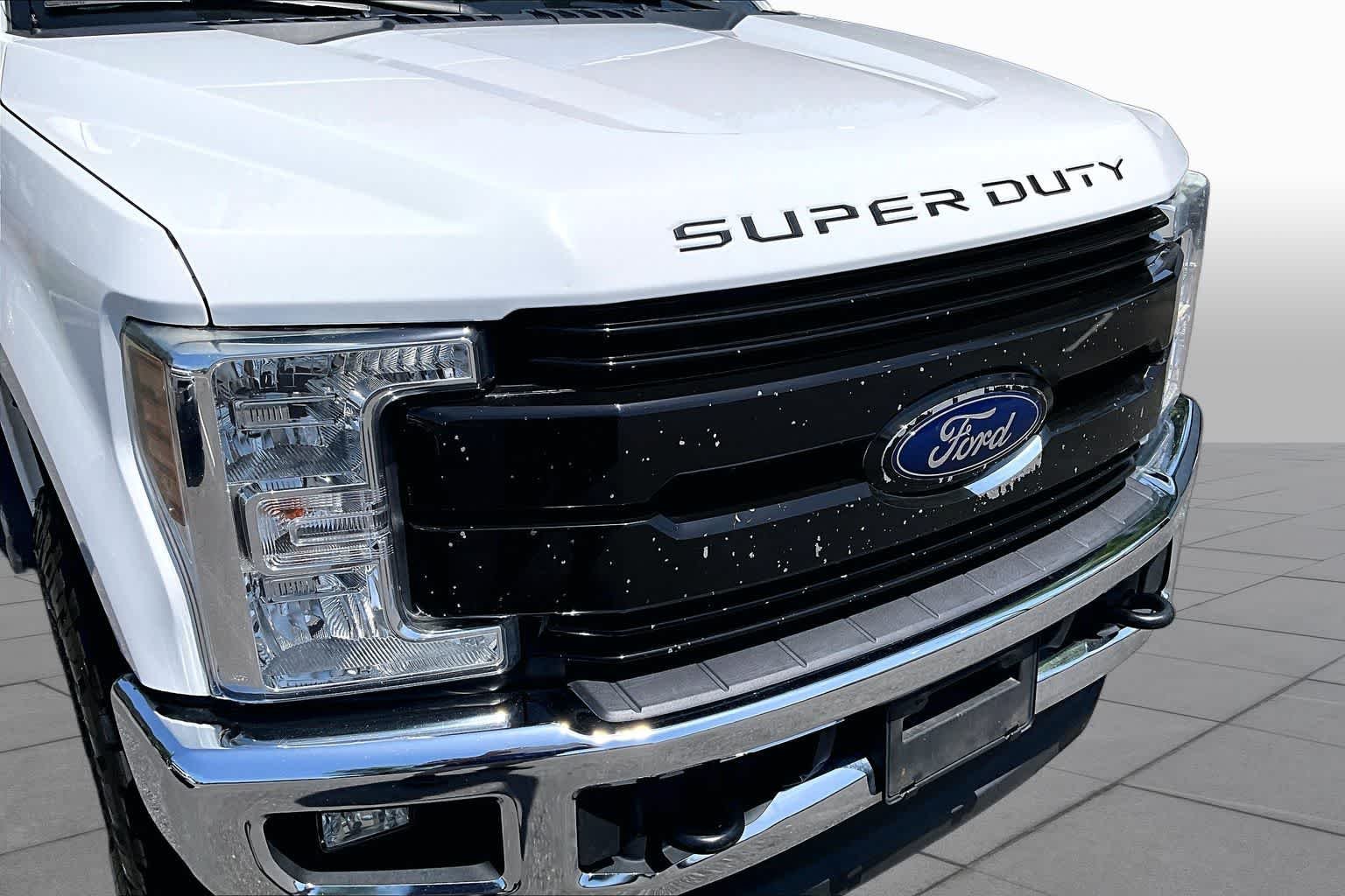 Used 2019 Oxford White Ford LARIAT image 29