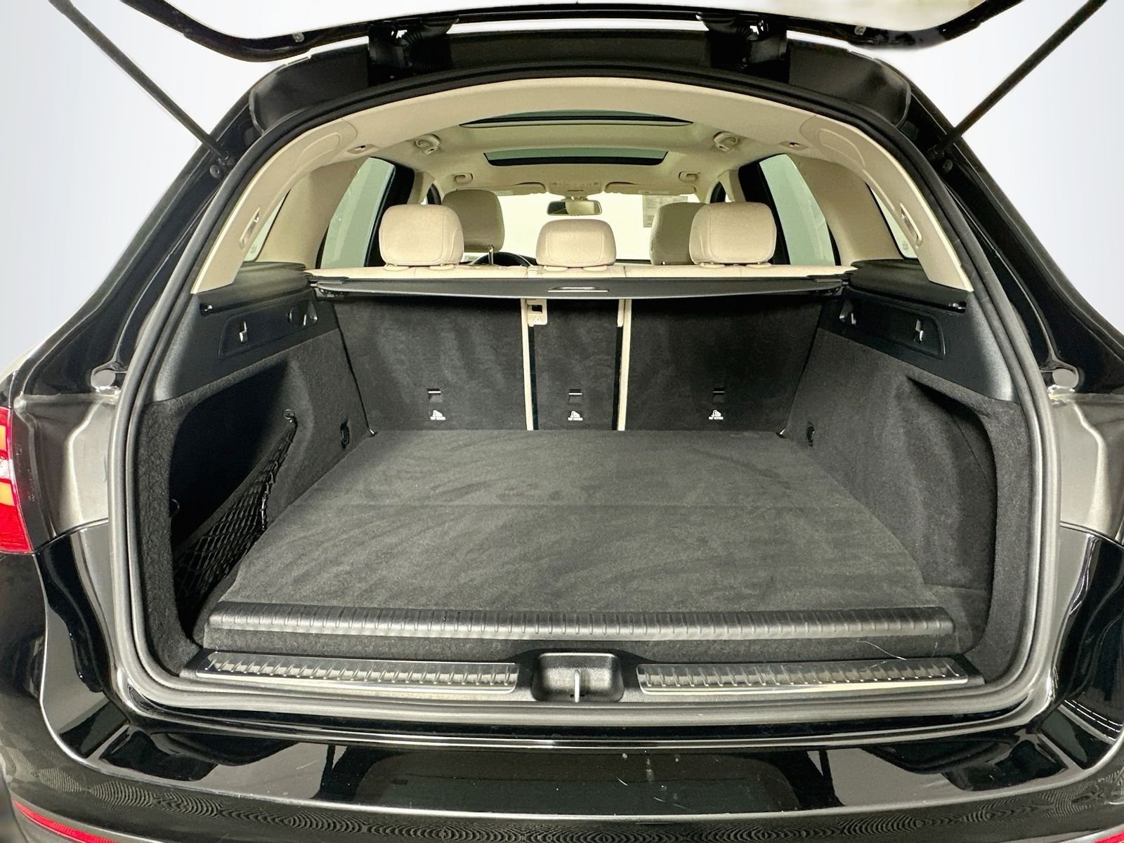 Used 2019 Black Mercedes-Benz GLC 350e image 28