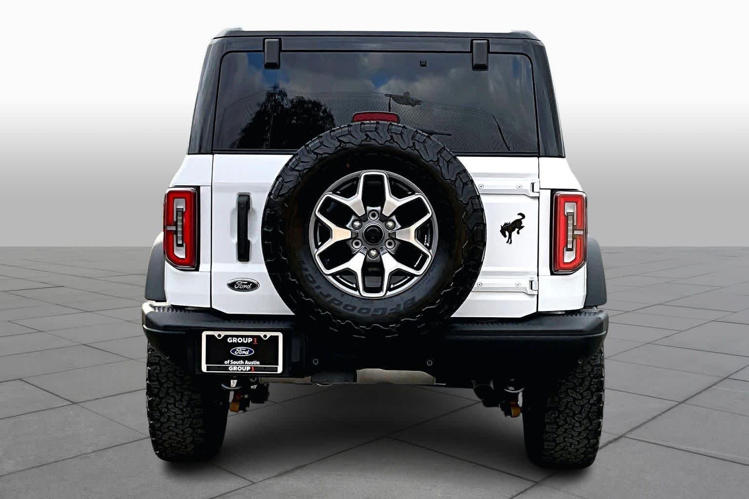 Used 2025 Oxford White Clearcoat Ford Badlands image 5