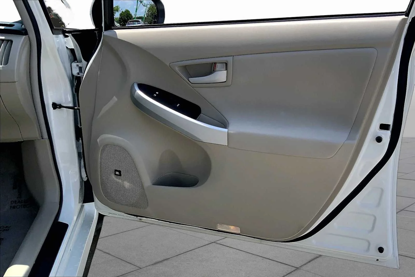Used 2011 Blizzard Pearl Toyota III image 21