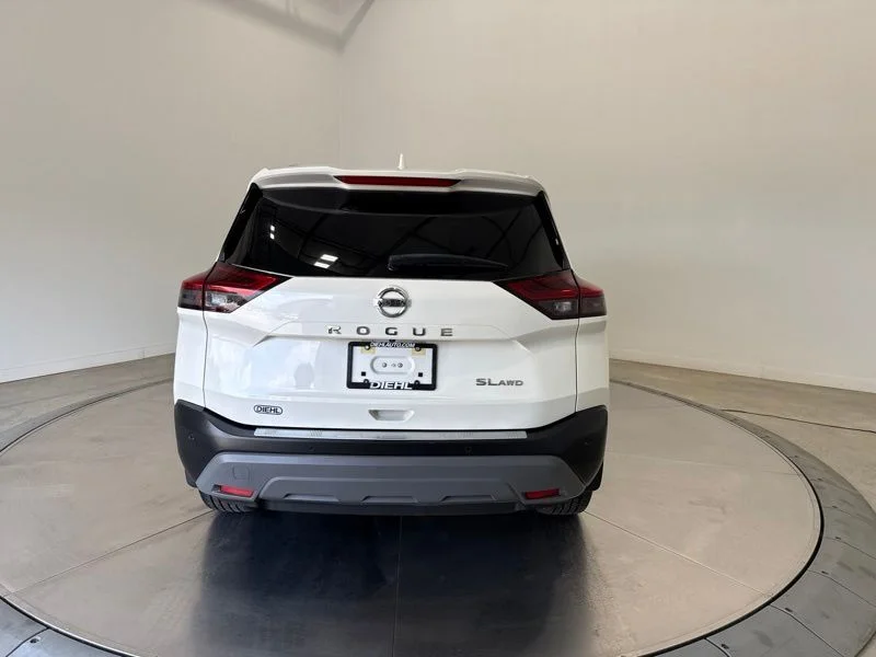 Used 2021 White Nissan SL image 6