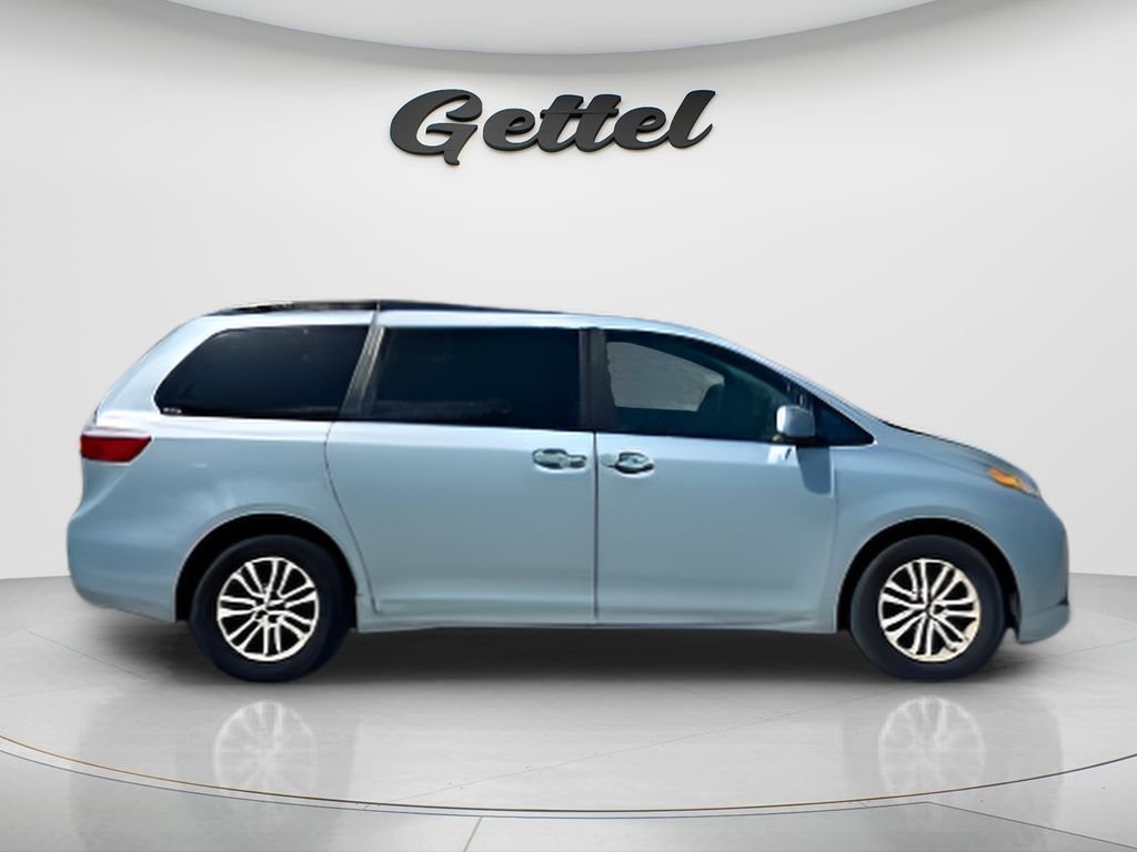 Used 2017 Blue Toyota XLE image 3