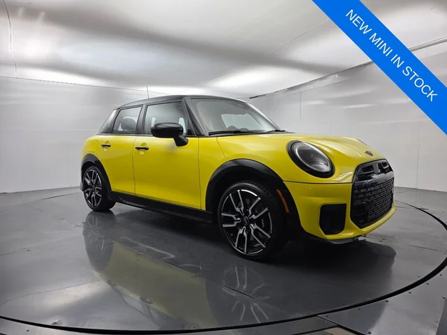 2026 MINI 4 Door Iconic