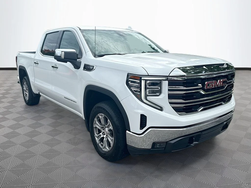 Used 2025 White GMC SLT image 4