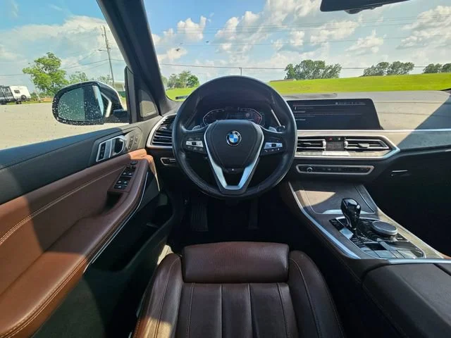 Used 2021 White BMW xDrive40i image 13