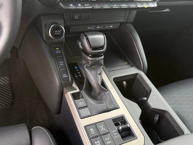 Certified Used 2025 METEOR SHOWER Toyota  image 17