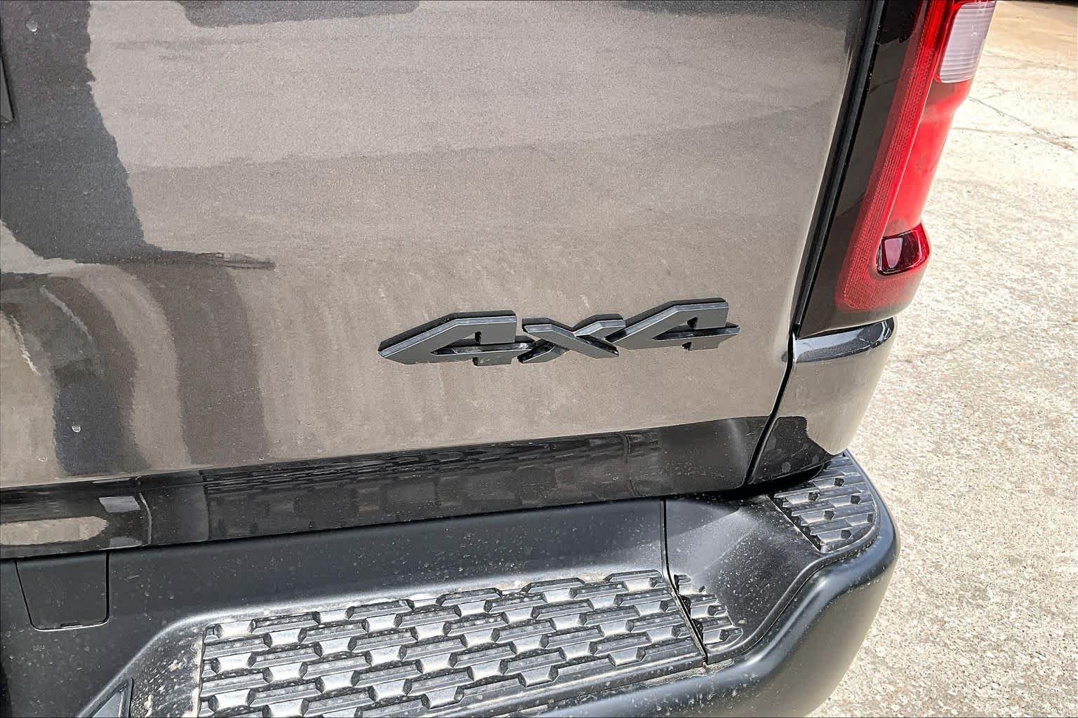 New 2026 Granite Crystal Metallic Clearcoat RAM Warlock image 16