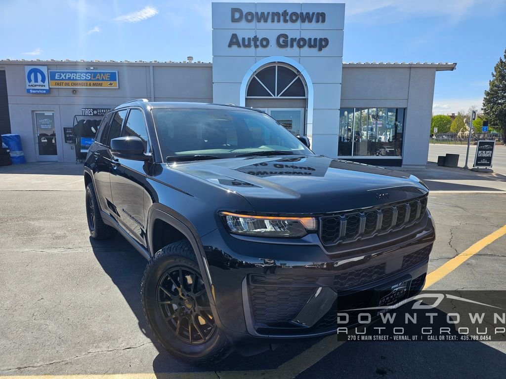 New 2026 Diamond Black Crystal Pearlcoat Jeep Altitude image 1