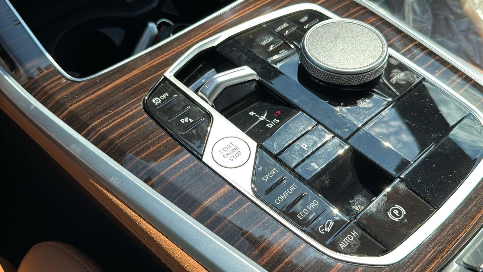 New 2026 Mineral White Metallic BMW xDrive40i image 18