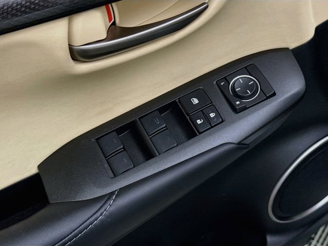 Used 2017  Lexus 200t image 18