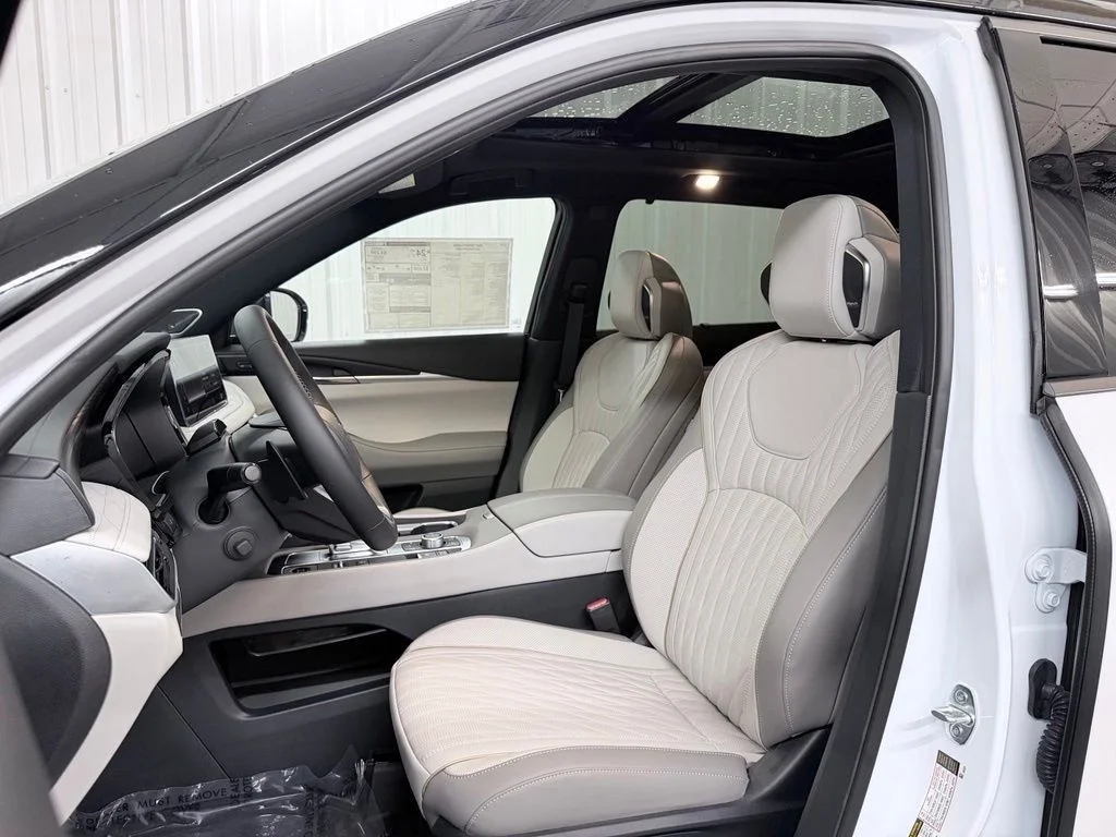 New 2027 2T RAD WHT INFINITI Autograph AWD image 13