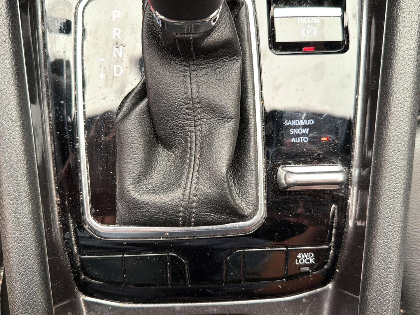 Used 2024 Bright White Clearcoat Jeep Latitude image 19