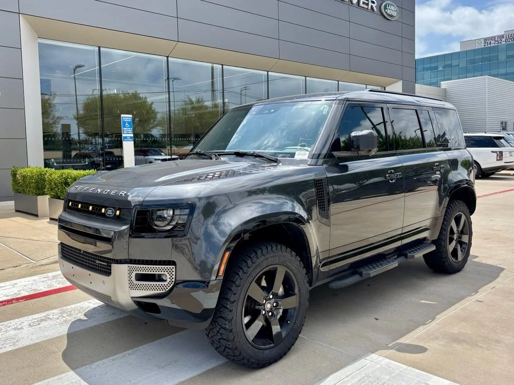 Used 2023 Black Land Rover X-Dynamic SE image 1